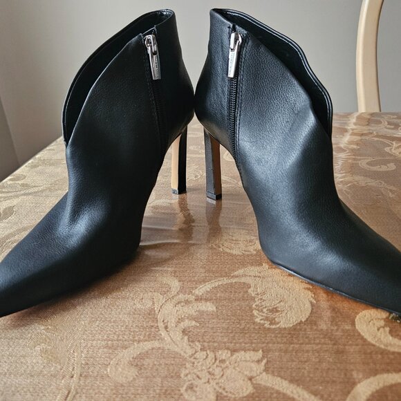 NWOT Vince Camuto Leather Ankle Booties - Picture 3 of 13